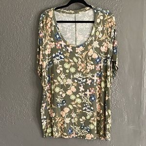 Maurices Size 3, Floral Pocket Tee